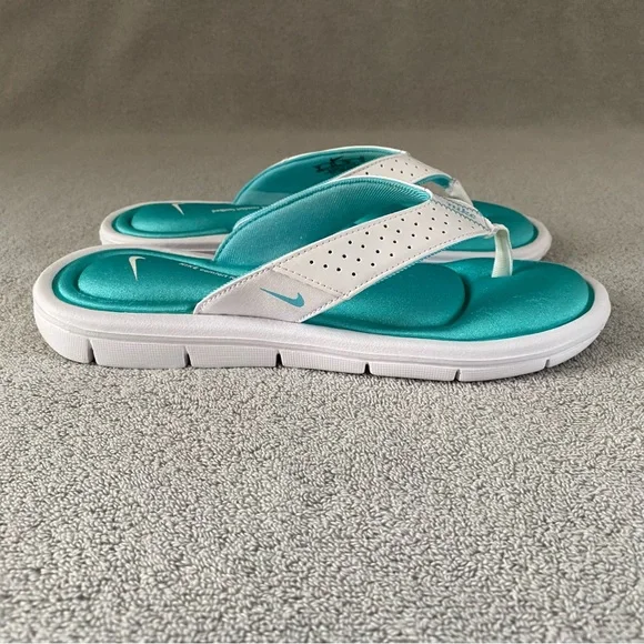 Nike women's comfort sandals top